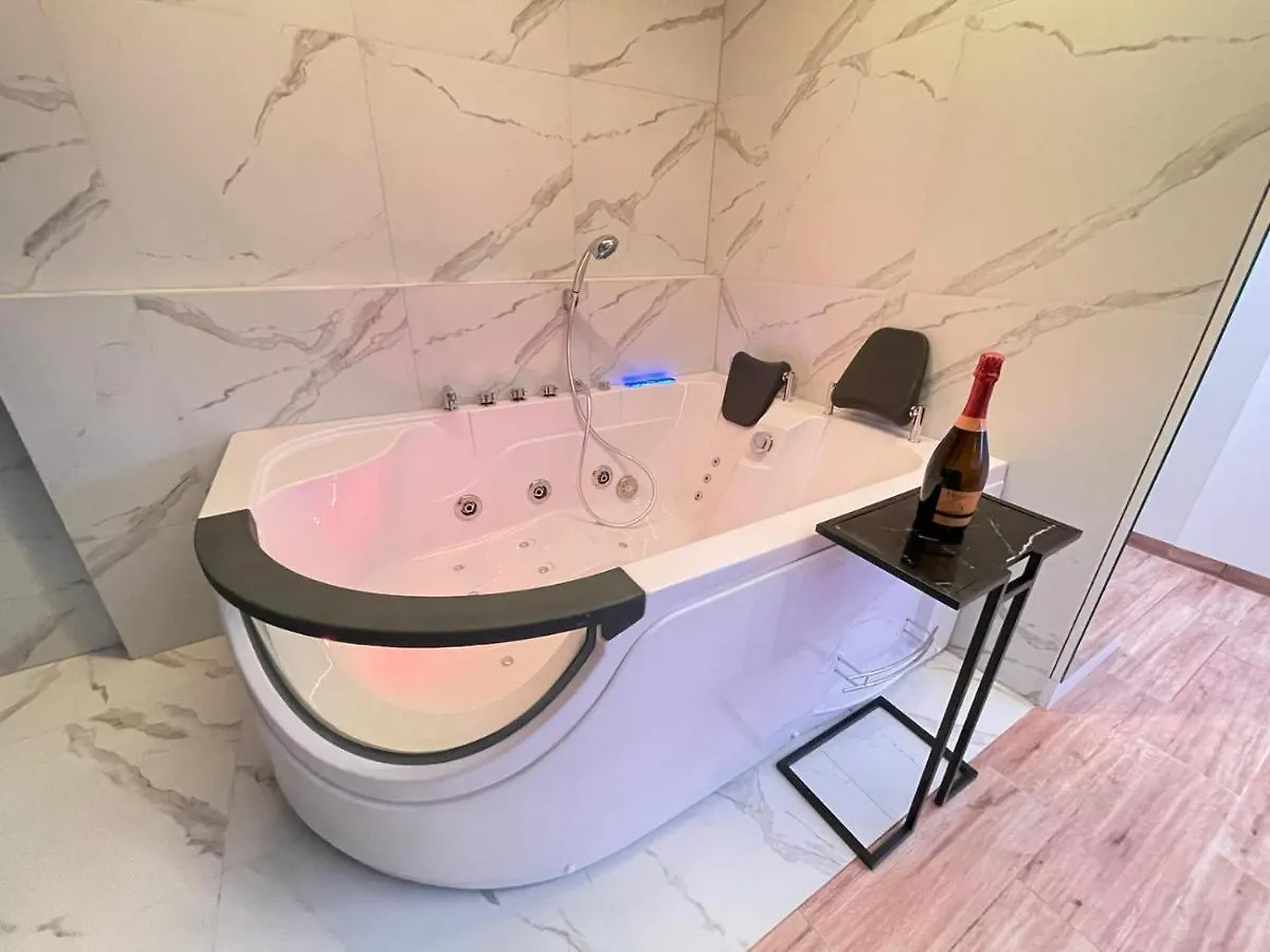 Yourapart Jacuzzi Przy Zamku Krolewskim Βαρσοβία